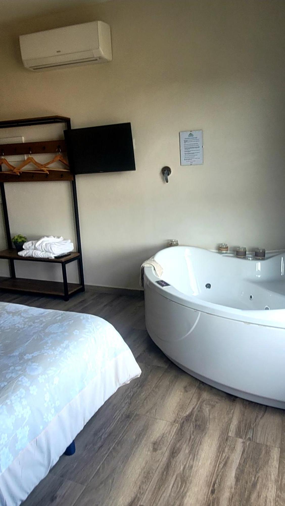 Casas Rurales Maribel - Complejo Moradas Del Cerro 2 - Suites Con Jacuzzi En Alcala Del Jucar Casas del Cerro Camera foto
