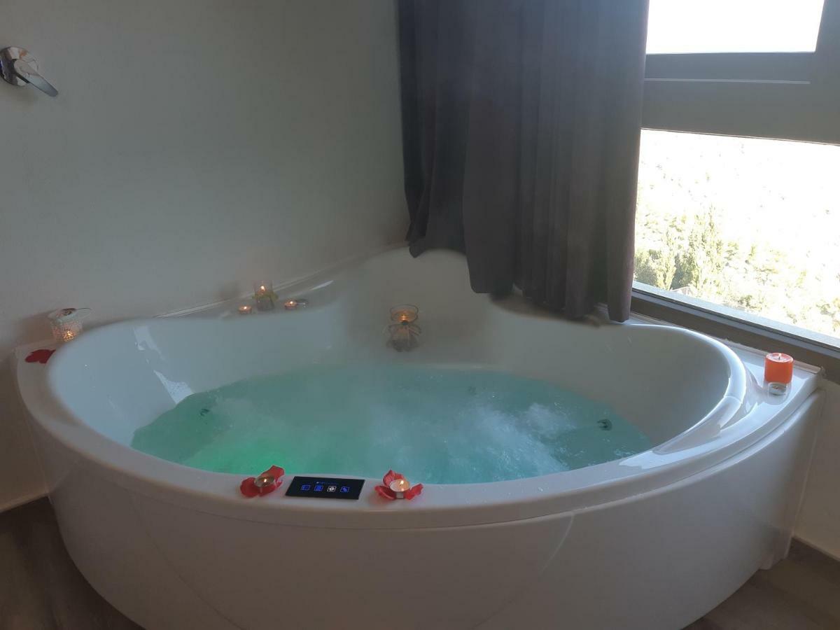 Casas Rurales Maribel - Complejo Moradas Del Cerro 2 - Suites Con Jacuzzi En Alcala Del Jucar Casas del Cerro Esterno foto